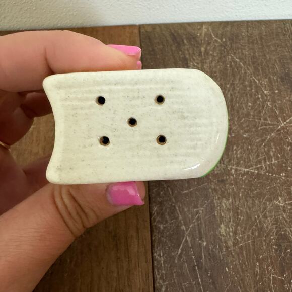 Vintage porcelain Pepper book with chicken REPLACEMENT seasoning shaker - Picture 6 of 8